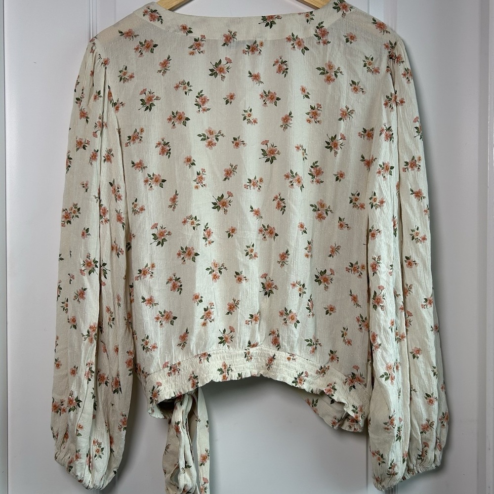 American Eagle Cream Ditsy Floral Crinkle Wrap Crop Top Cottagecore Boho Style - Picture 2 of 2